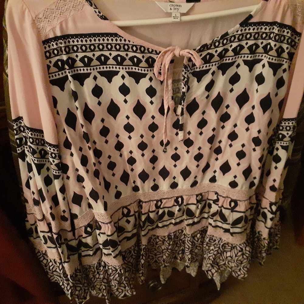 Crown and ivy large top